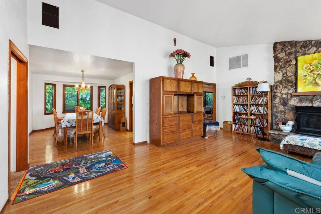 2360 Lone Oak