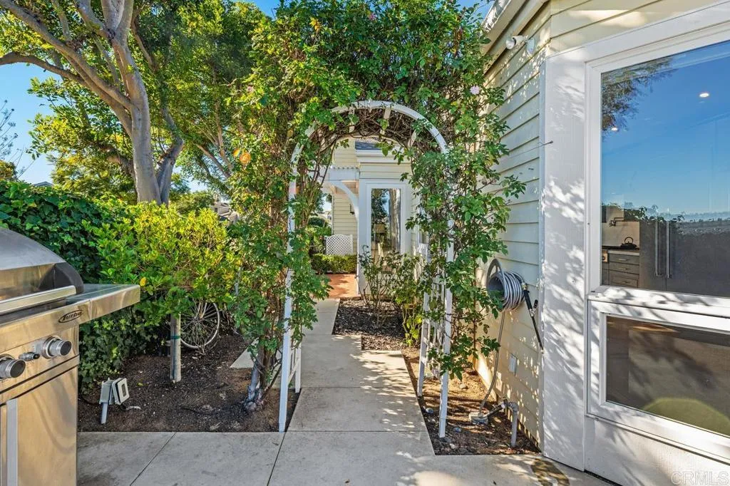 7426 Lantana