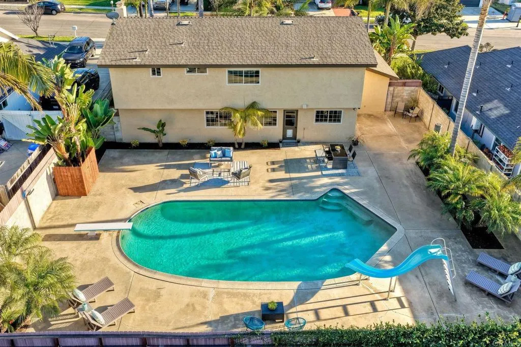 2044 Linda Lane