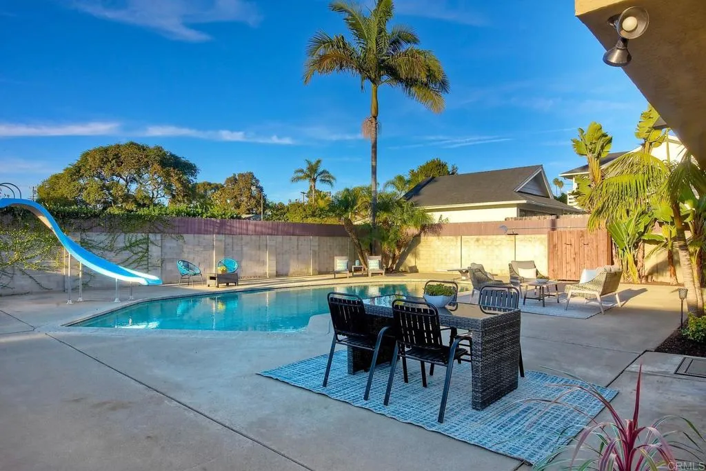 2044 Linda Lane