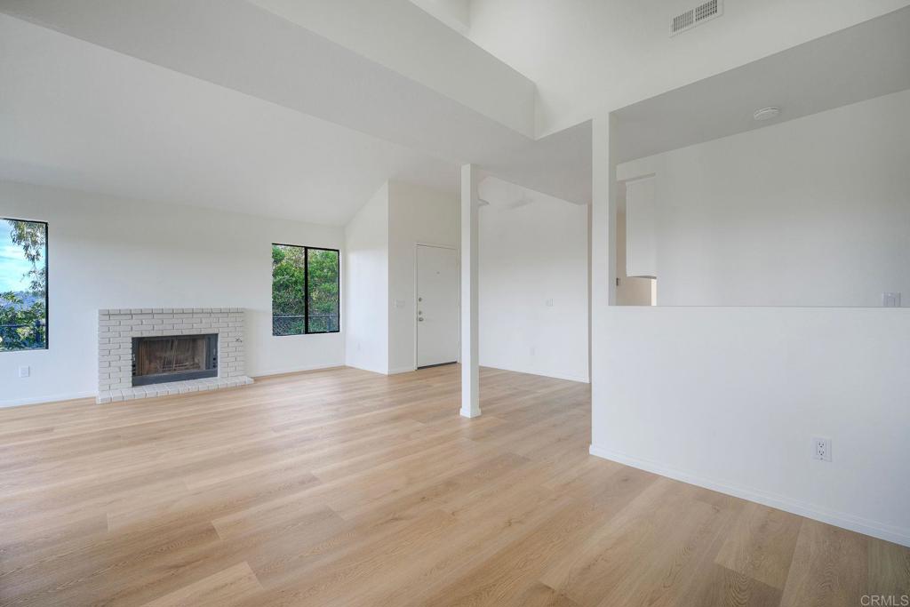 1896 E Pointe Avenue