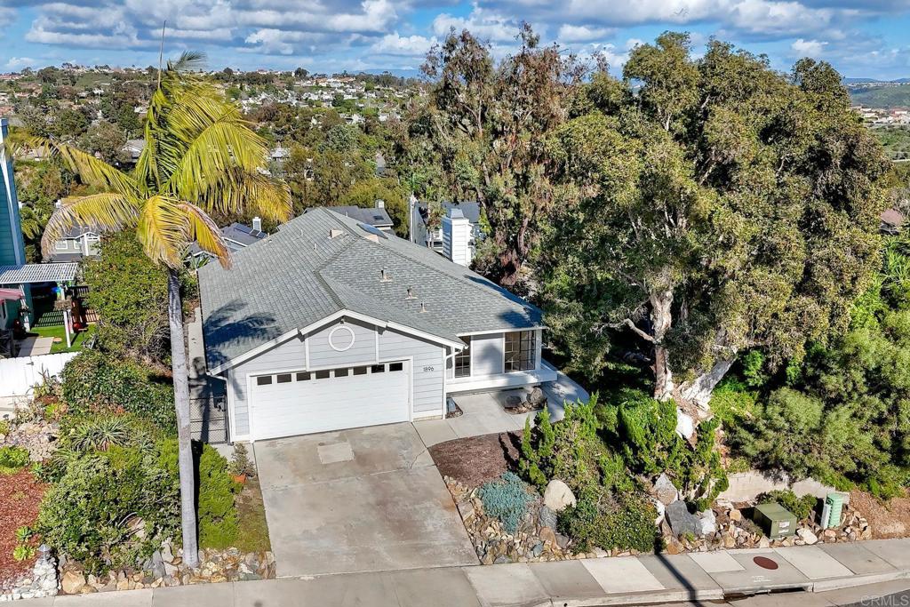 1896 E Pointe Avenue