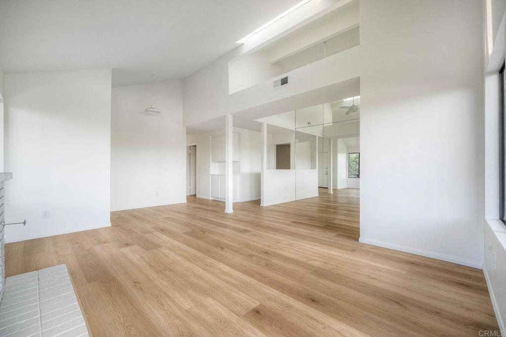 1896 E Pointe Avenue