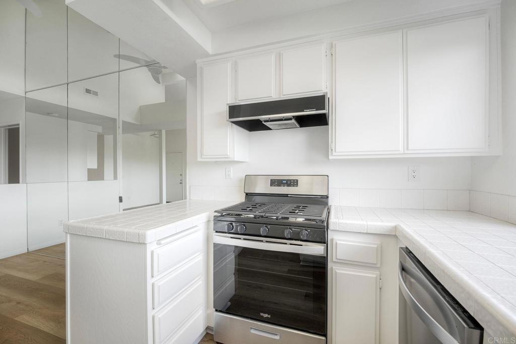 1896 E Pointe Avenue