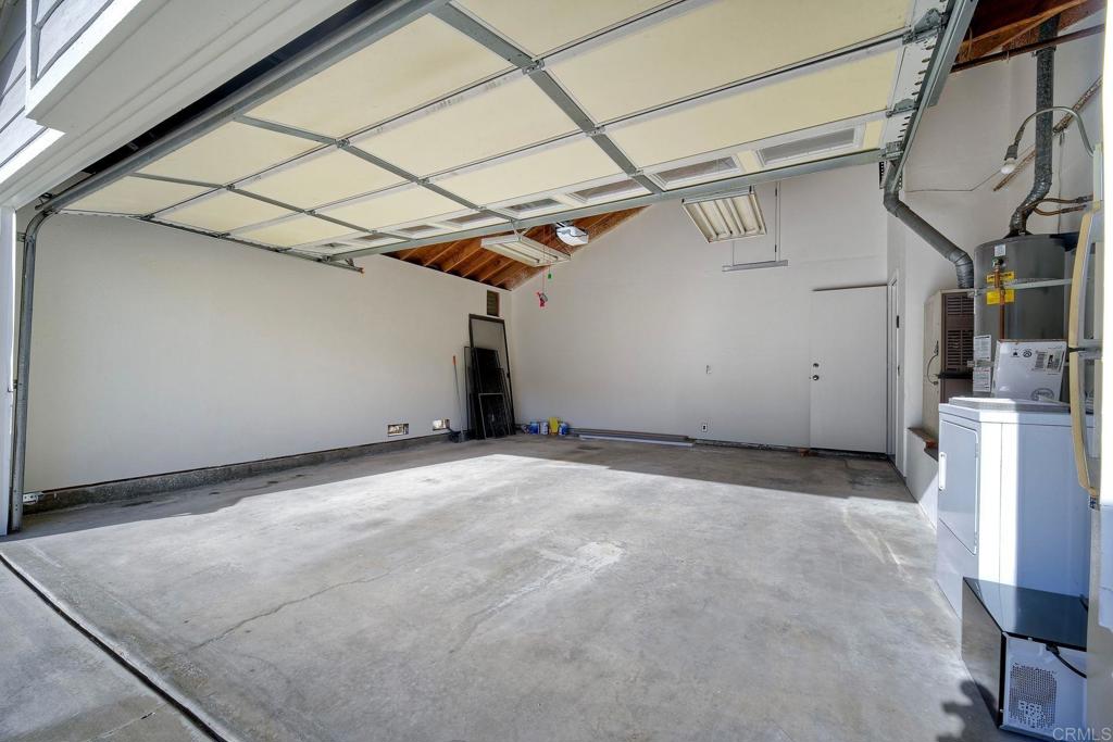 1896 E Pointe Avenue