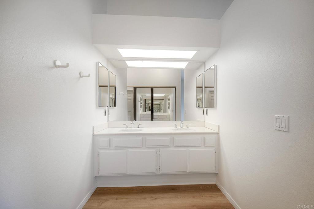 1896 E Pointe Avenue