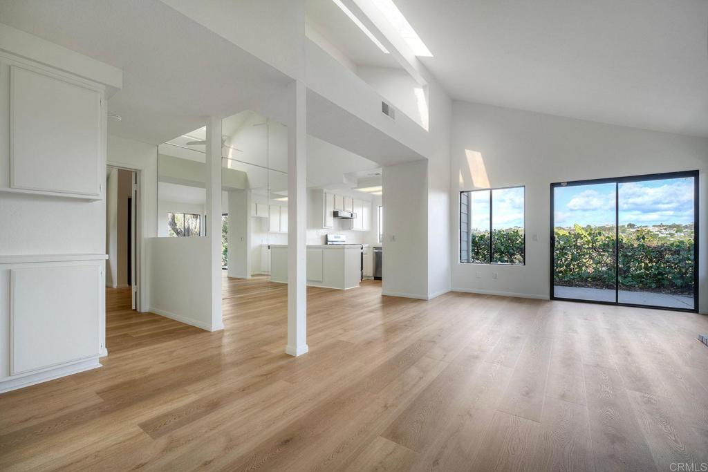 1896 E Pointe Avenue