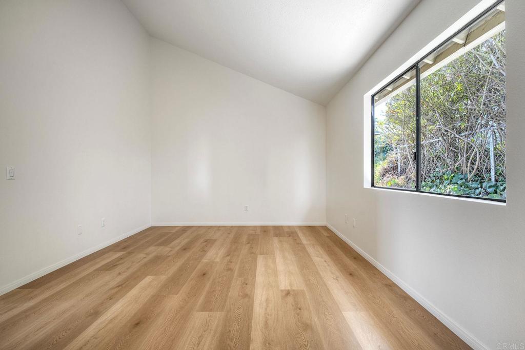 1896 E Pointe Avenue