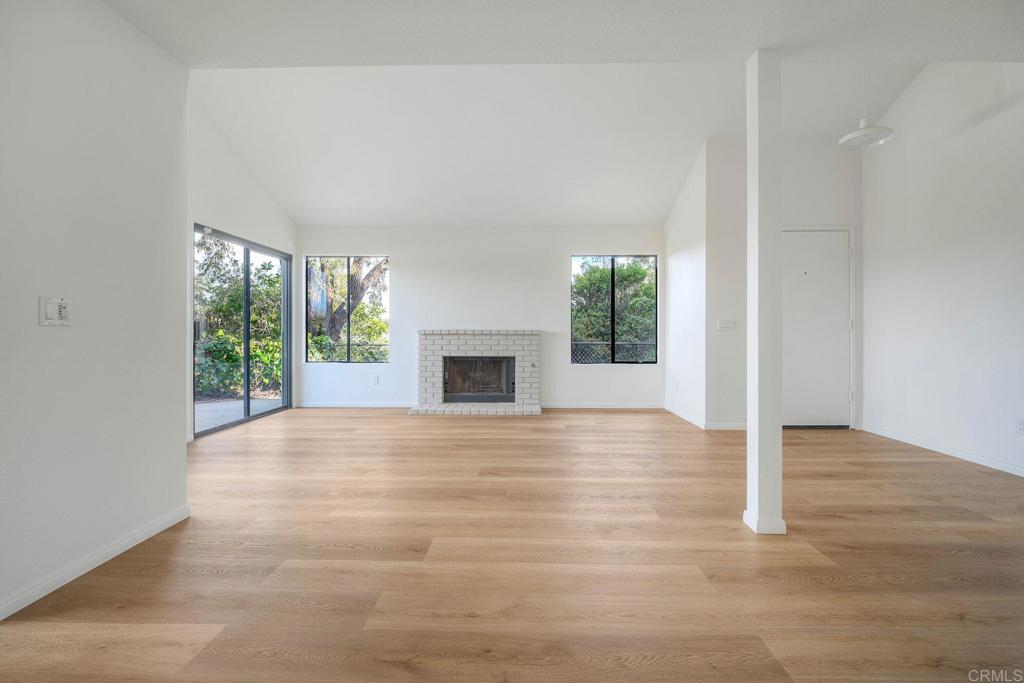 1896 E Pointe Avenue