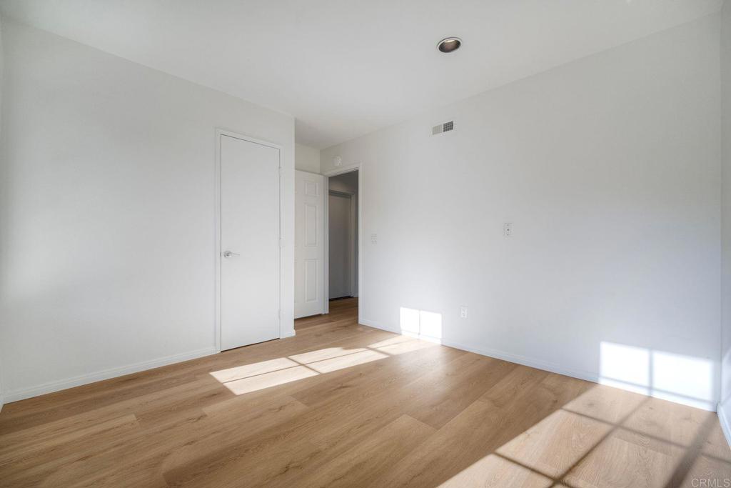 1896 E Pointe Avenue