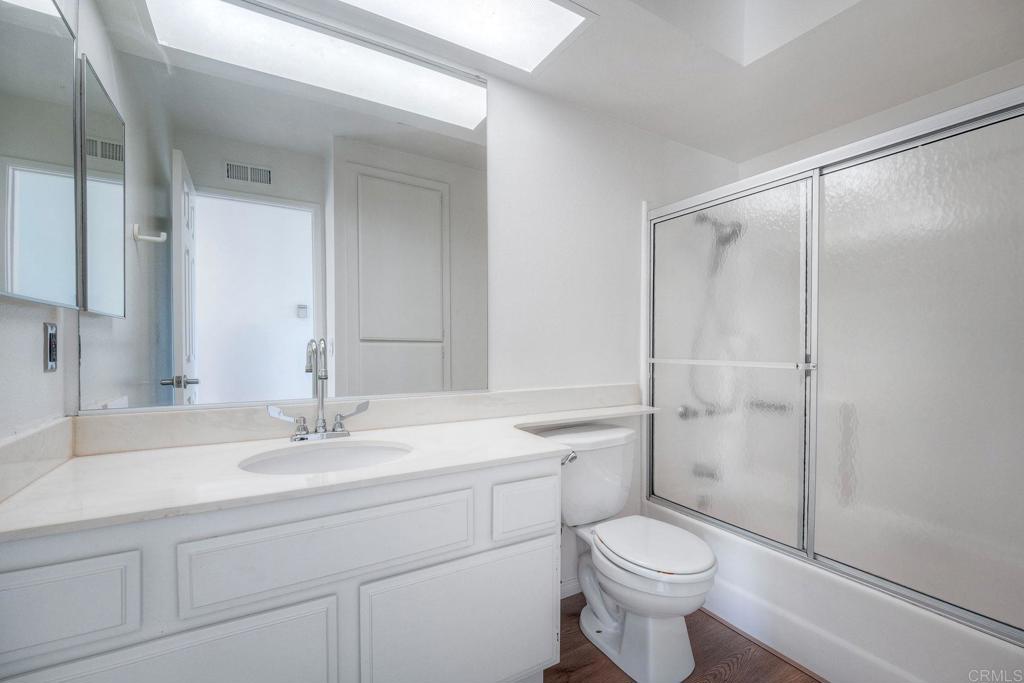 1896 E Pointe Avenue