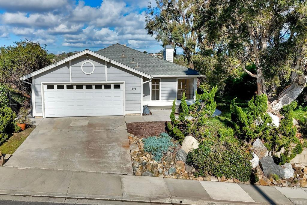 1896 E Pointe Avenue