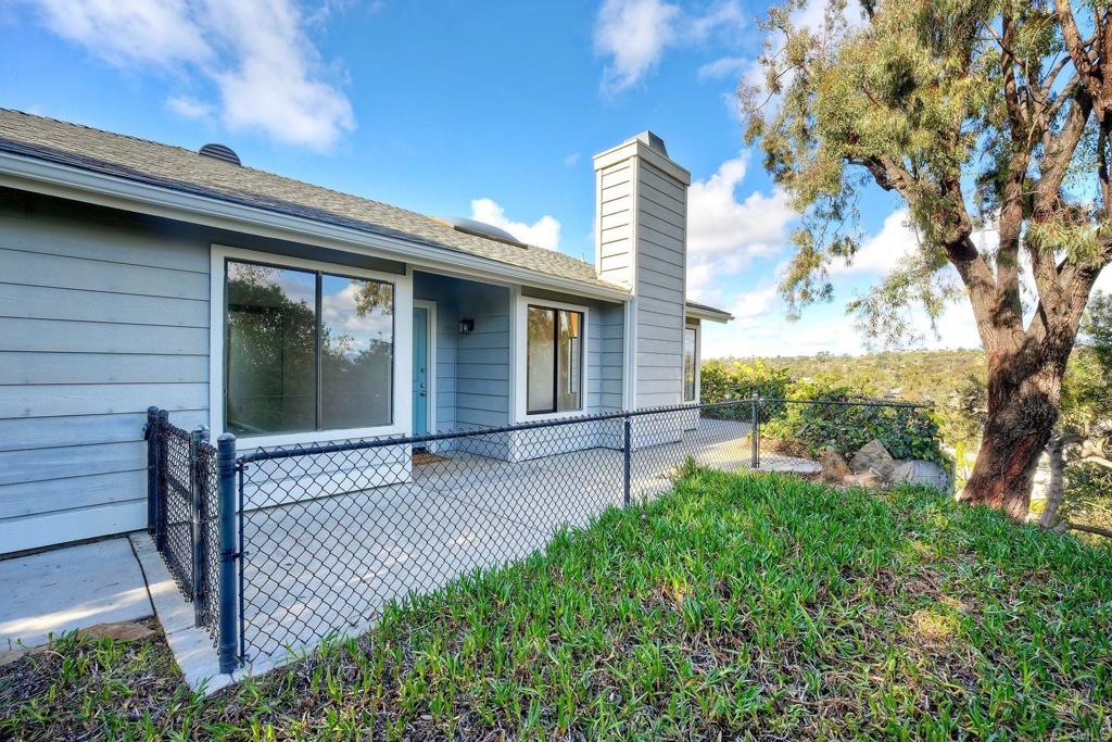 1896 E Pointe Avenue