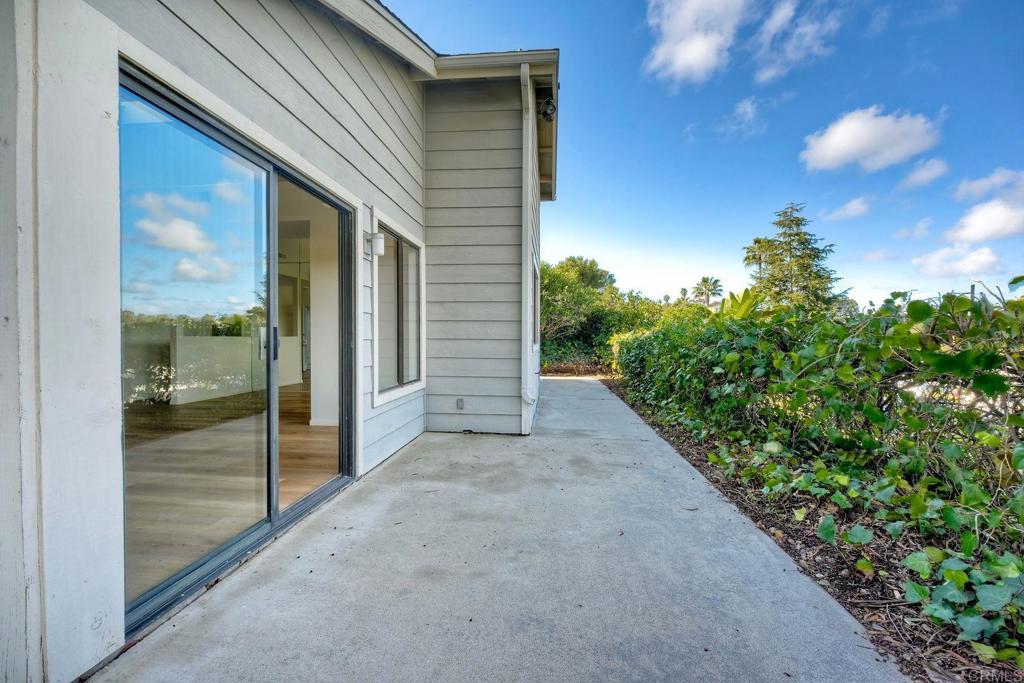 1896 E Pointe Avenue