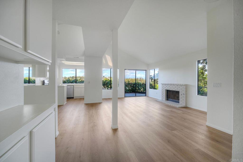 1896 E Pointe Avenue