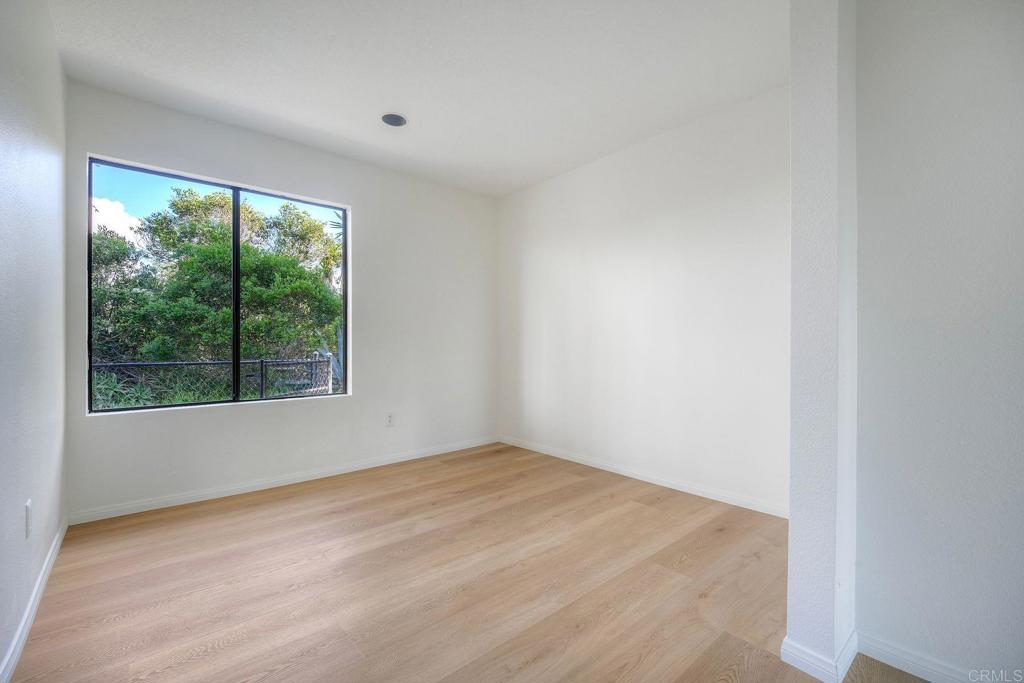 1896 E Pointe Avenue