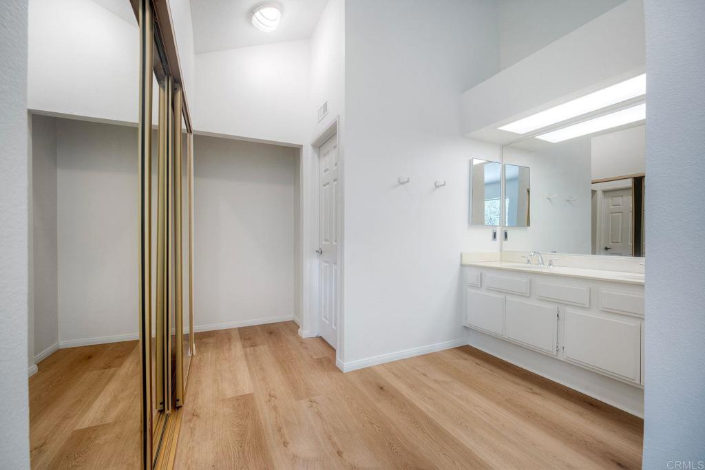 1896 E Pointe Avenue