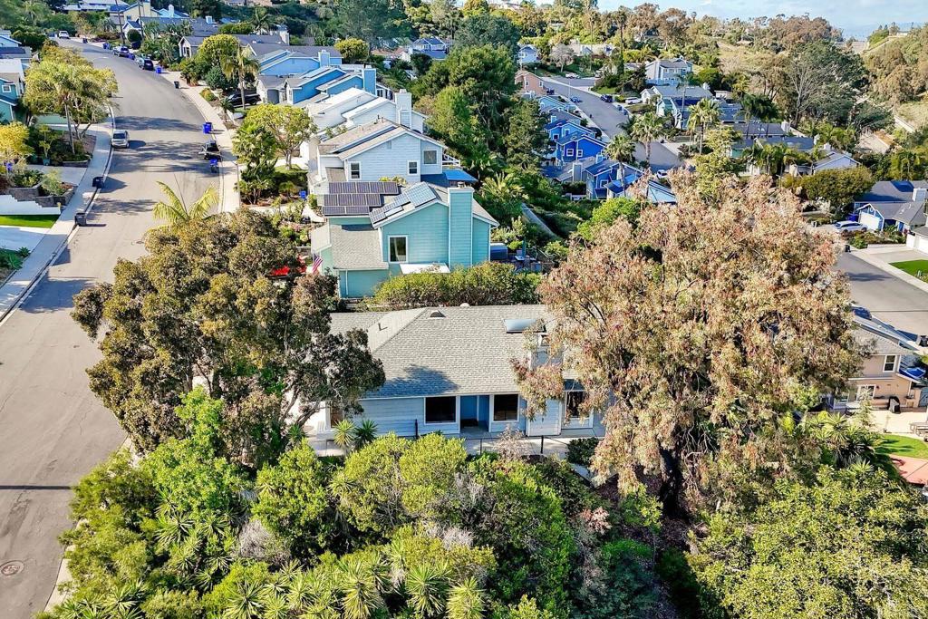 1896 E Pointe Avenue