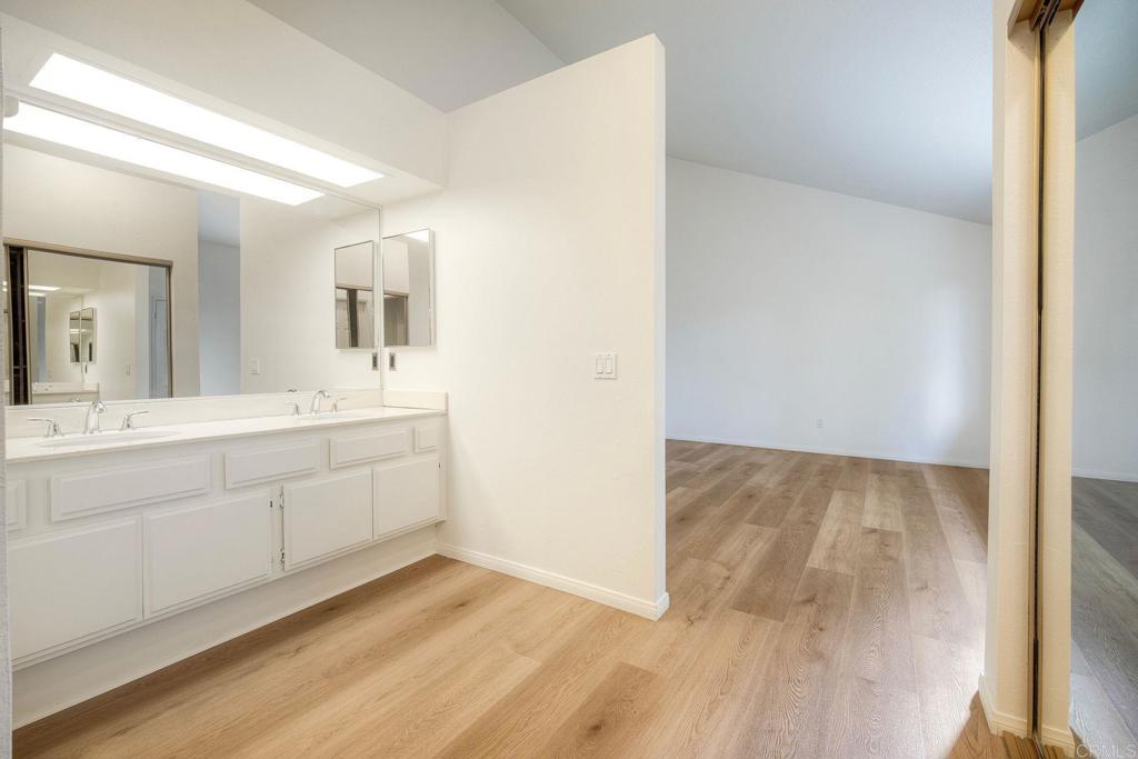 1896 E Pointe Avenue