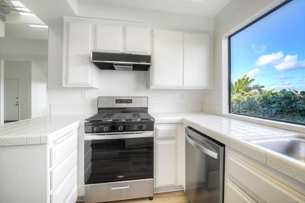 1896 E Pointe Avenue