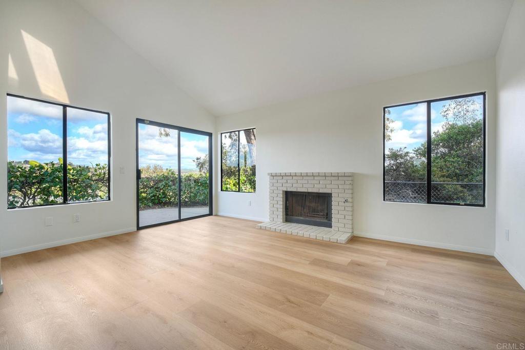 1896 E Pointe Avenue