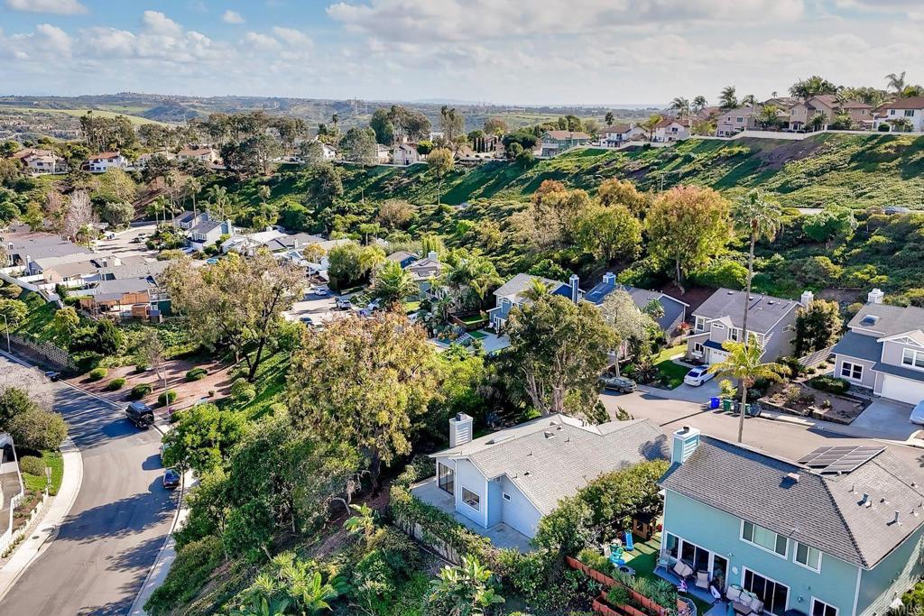 1896 E Pointe Avenue