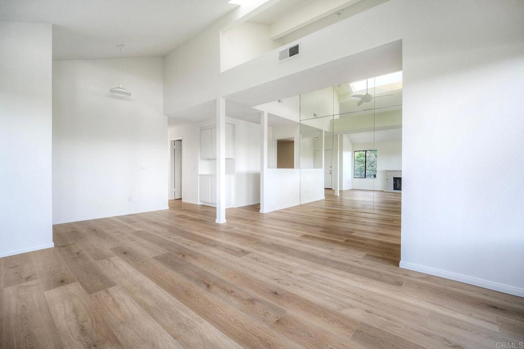 1896 E Pointe Avenue