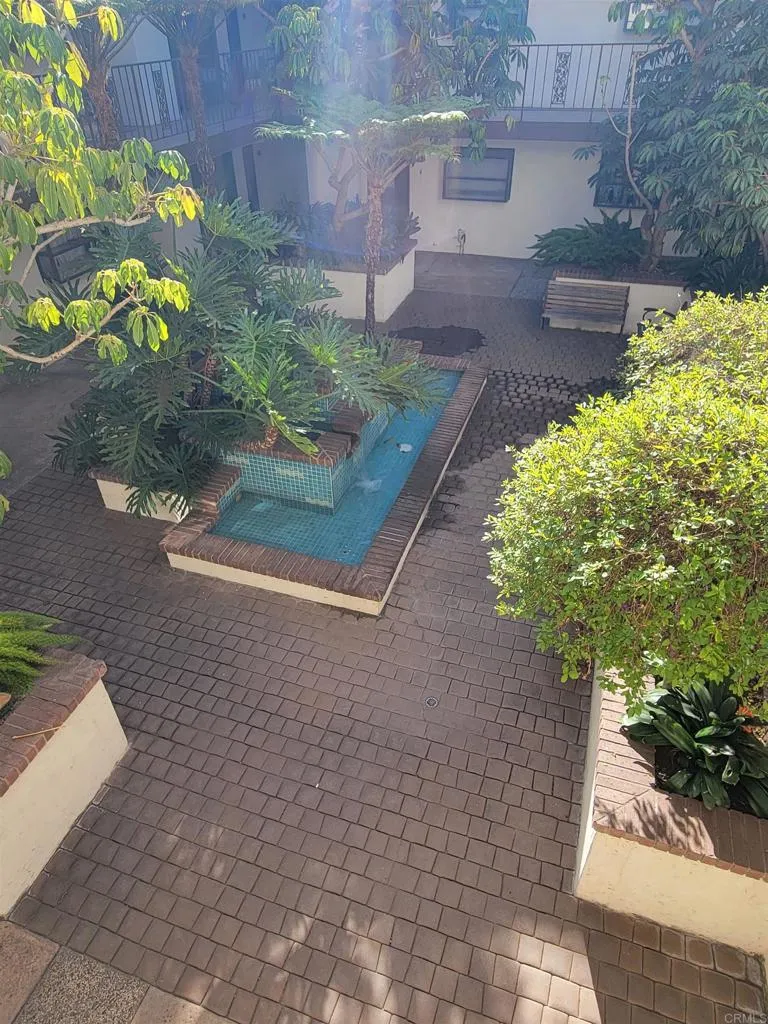 1263 Robinson Avenue Unit 12