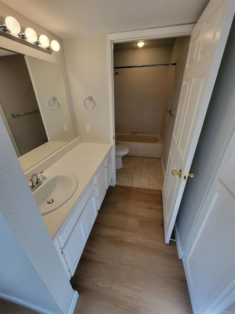 1263 Robinson Avenue Unit 12