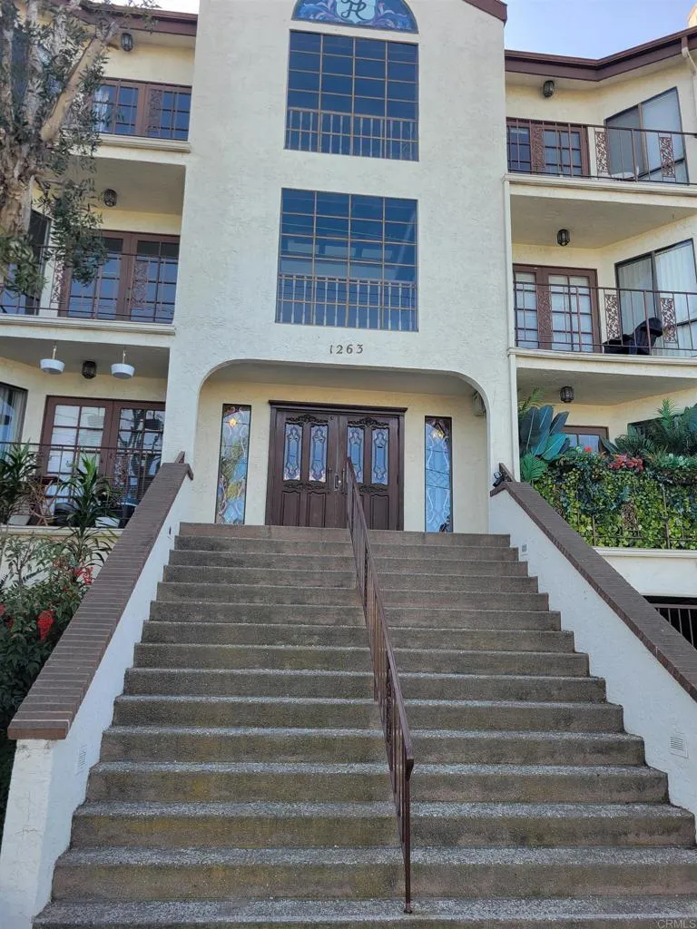 1263 Robinson Avenue Unit 12