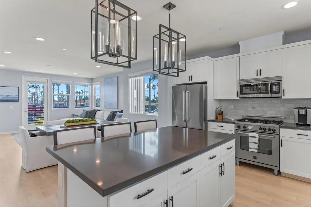 1573 Vista Del Mar Way Unit 4