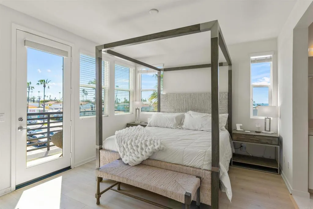 1573 Vista Del Mar Way Unit 4