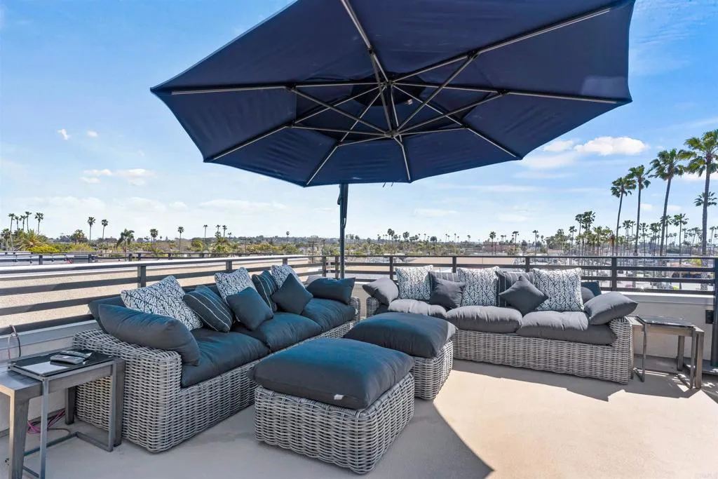 1573 Vista Del Mar Way Unit 4