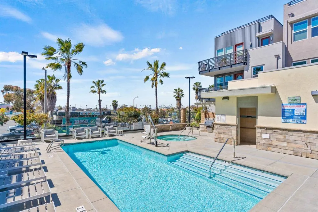 1573 Vista Del Mar Way Unit 4