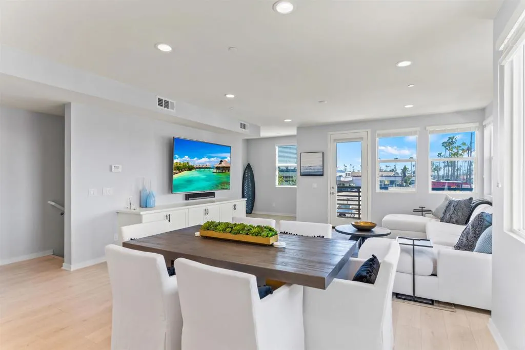 1573 Vista Del Mar Way Unit 4