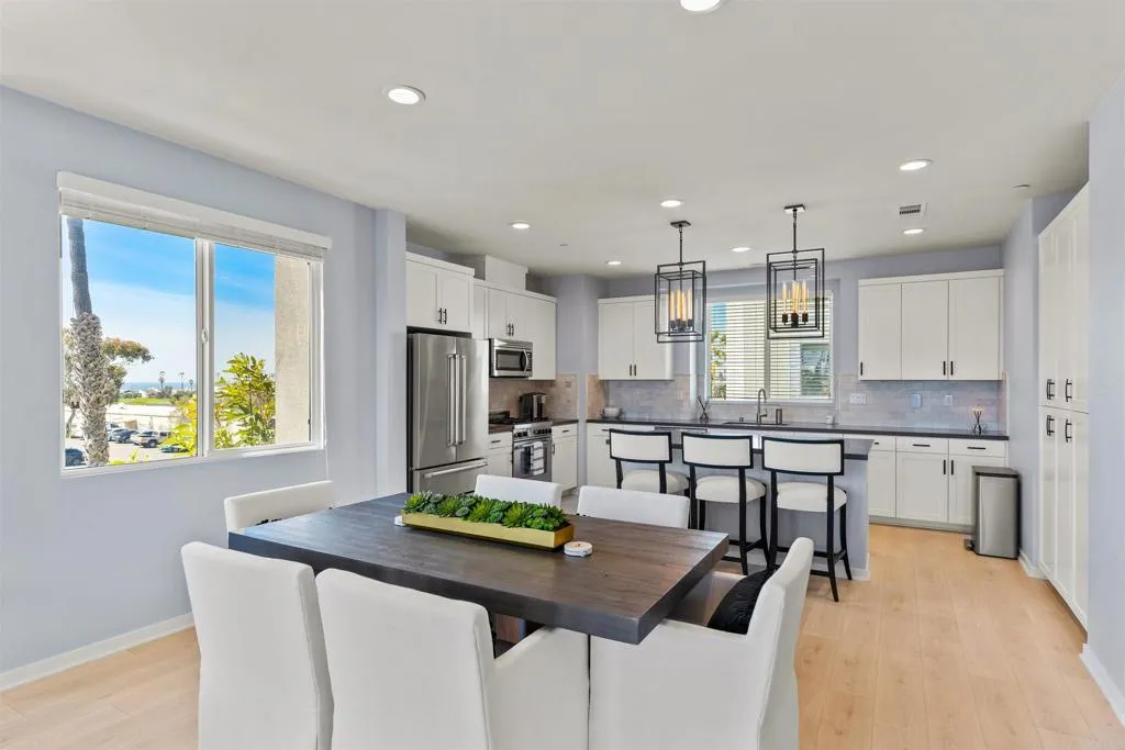1573 Vista Del Mar Way Unit 4