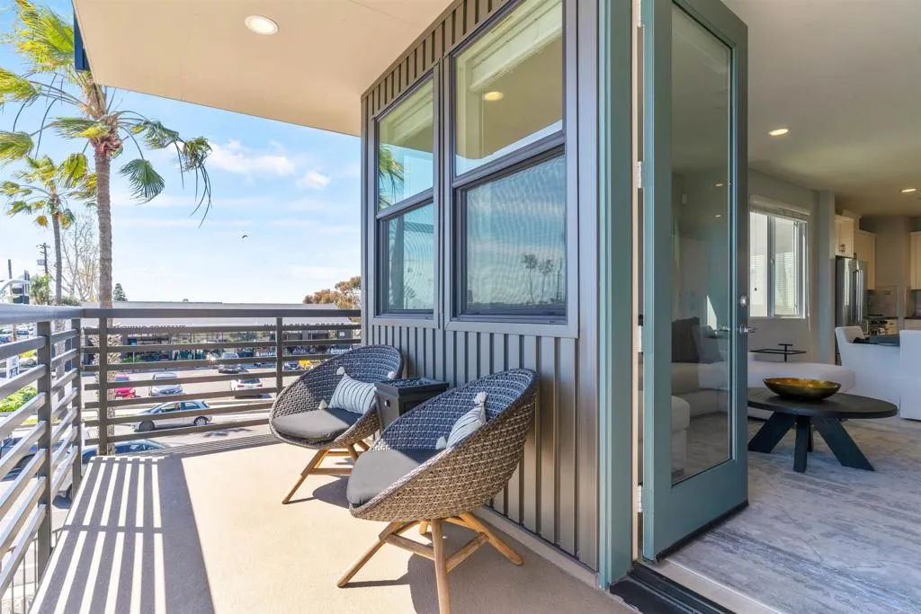 1573 Vista Del Mar Way Unit 4