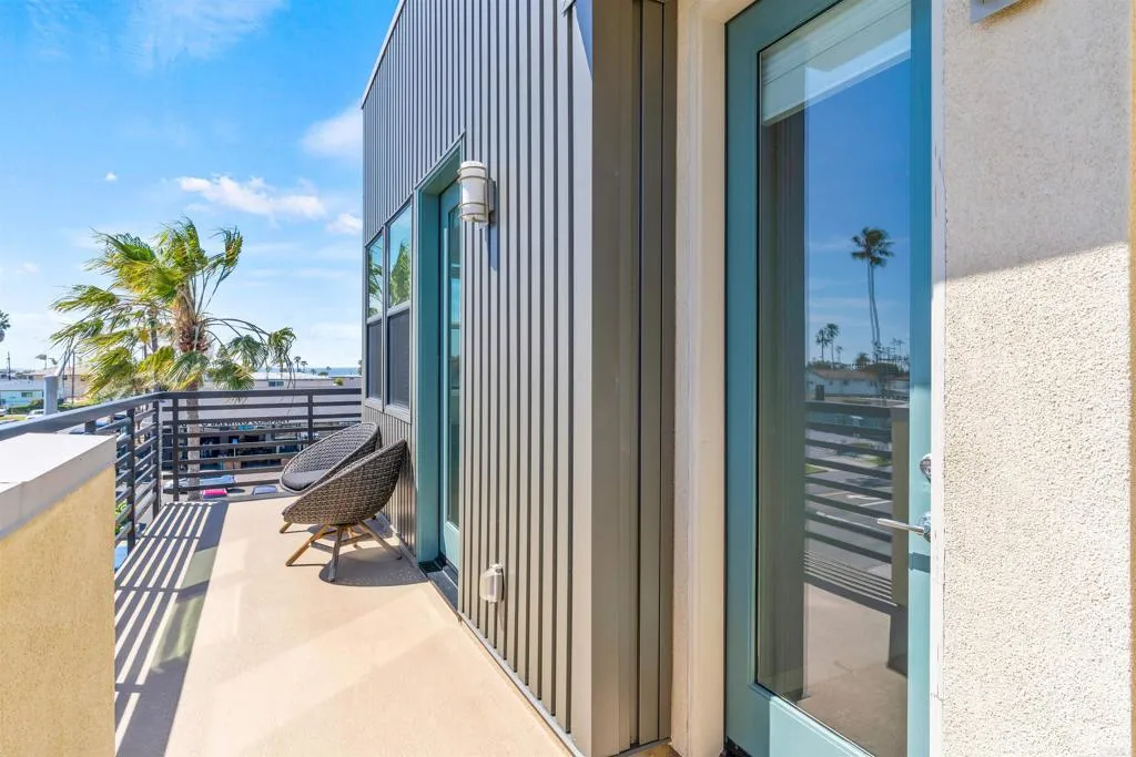 1573 Vista Del Mar Way Unit 4