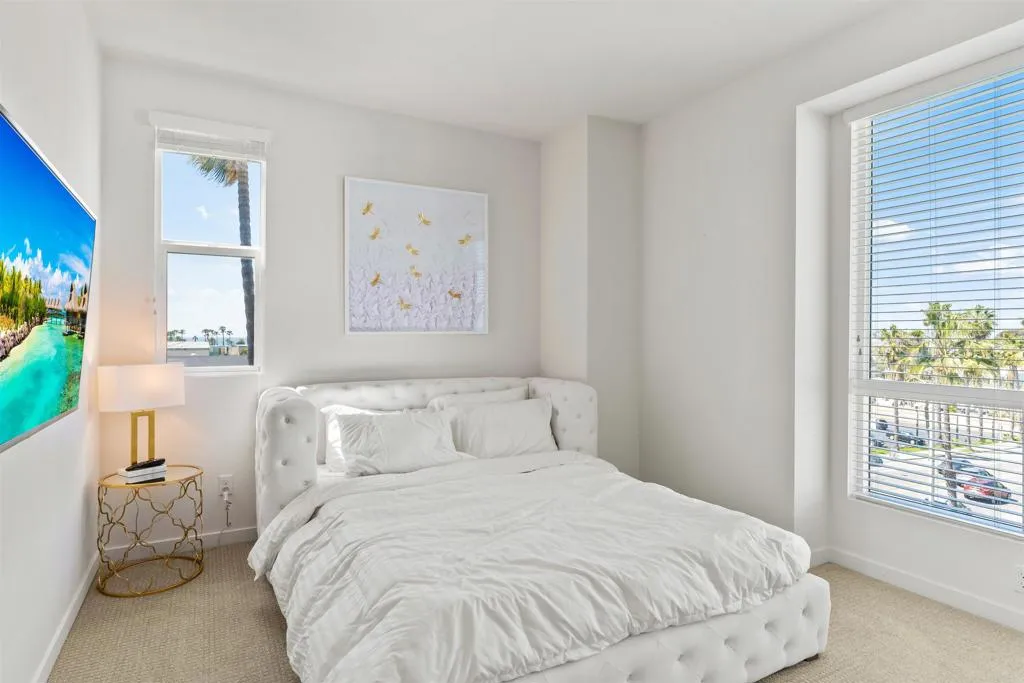 1573 Vista Del Mar Way Unit 4