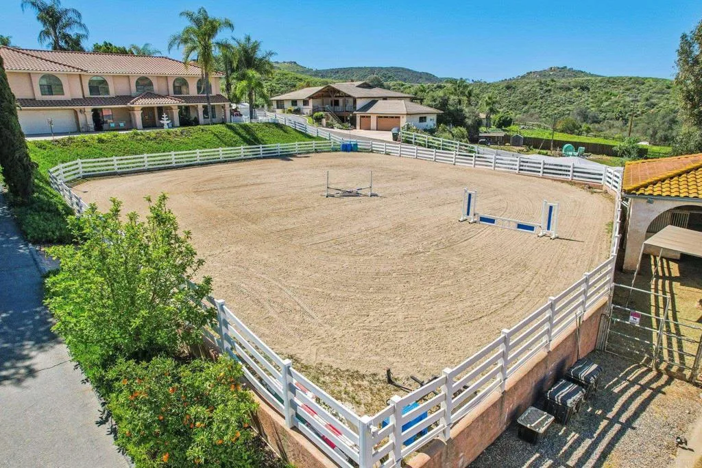 29950 Robbie Ln