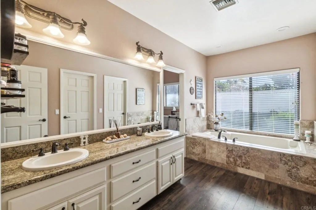 29950 Robbie Ln