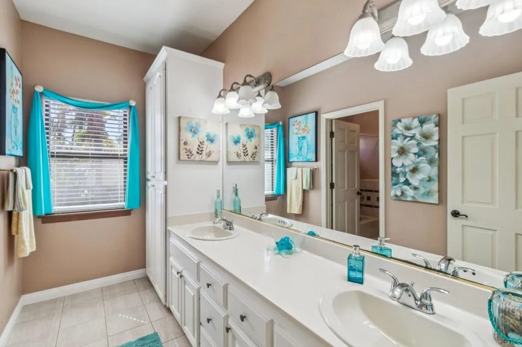 29950 Robbie Ln