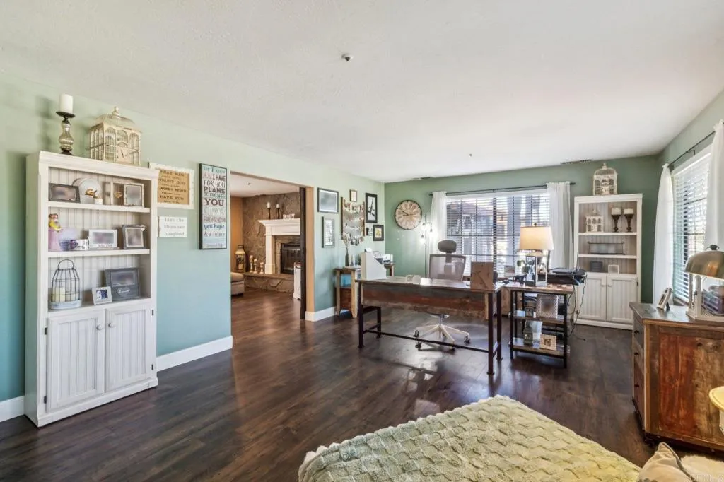 29950 Robbie Ln