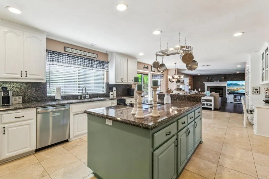 29950 Robbie Ln
