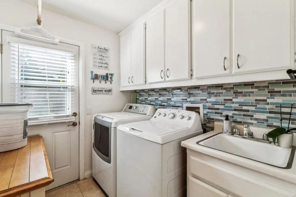 29950 Robbie Ln
