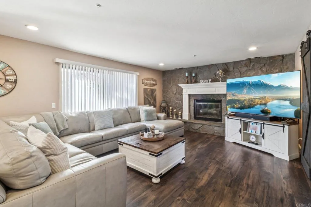 29950 Robbie Ln