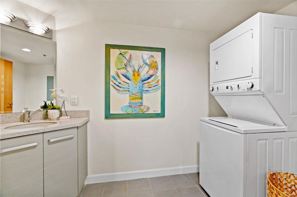 550 Seagaze Drive 29