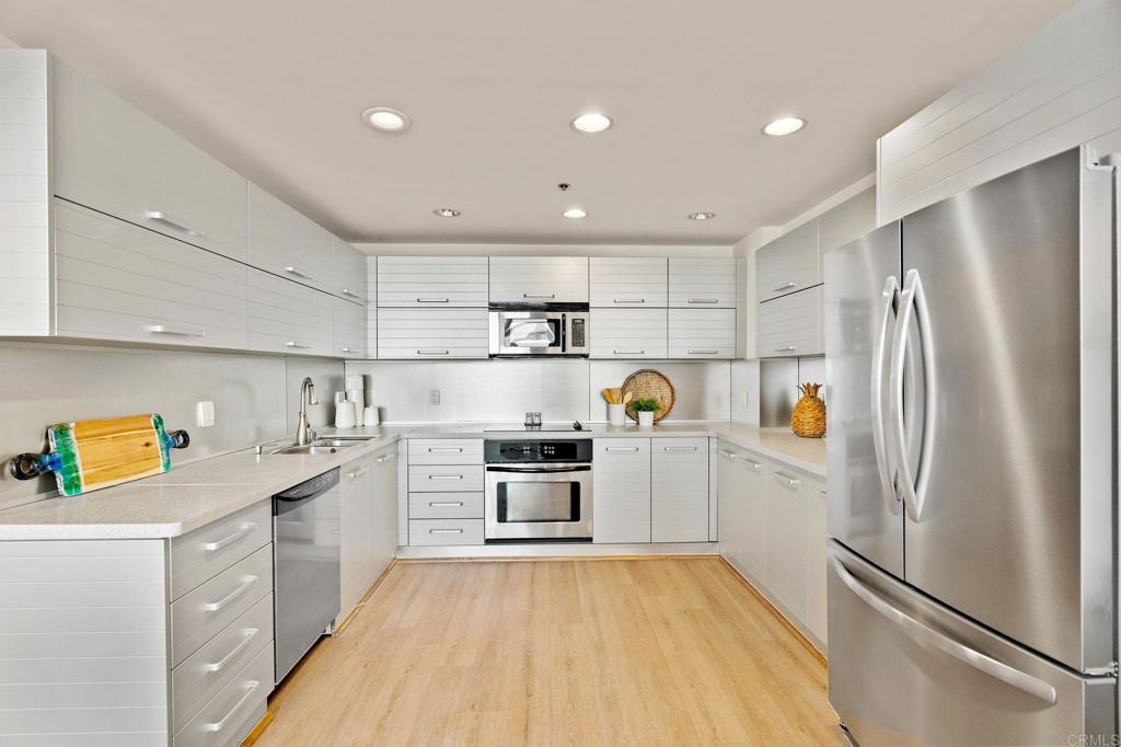 550 Seagaze Drive 29