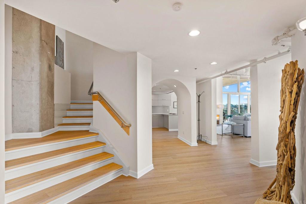 550 Seagaze Drive 29