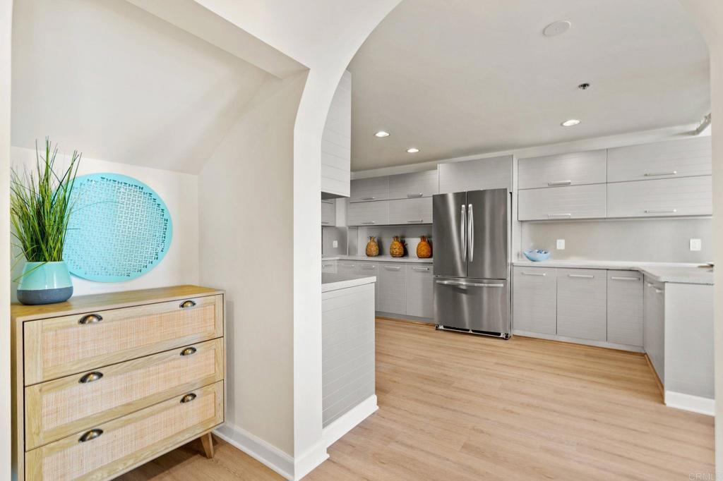 550 Seagaze Drive 29